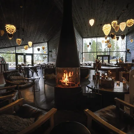 Arctic Treehouse 5*