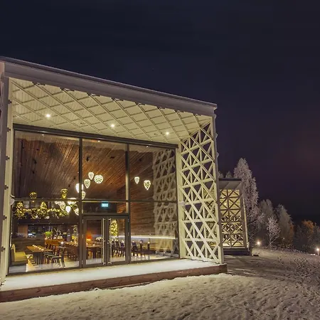Arctic Treehouse 5*
