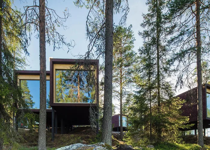 فندق Arctic Treehouse 5*